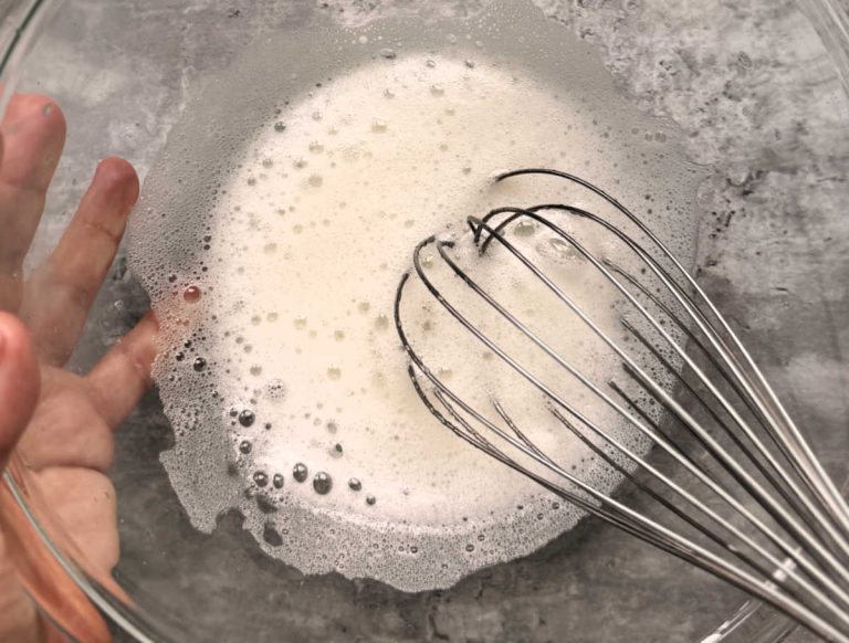 אגוזים מתובלים מקורמלים לאירוח